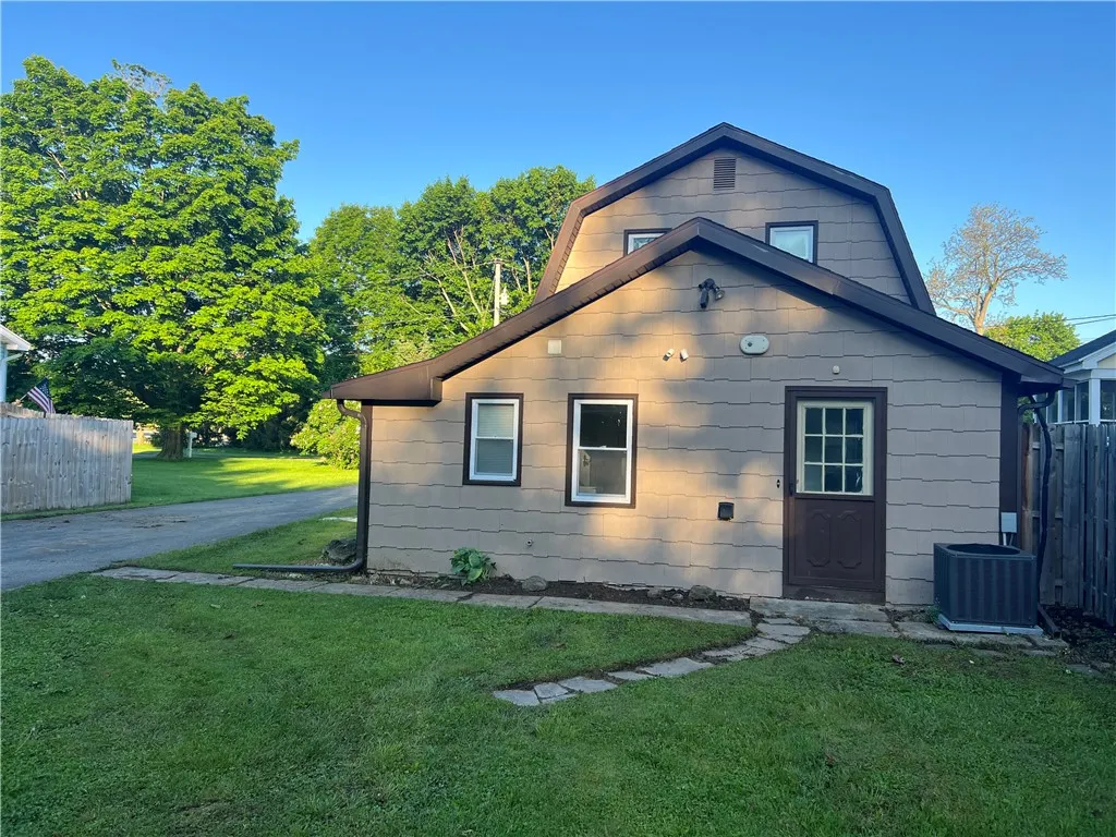 3 Pleasant Street, Chili, New York 14514, Chili, New York 14514, 2 Bedrooms Bedrooms, 4 Rooms Rooms,2 BathroomsBathrooms,Residential,Closed,3 Pleasant Street, Chili, New York 14514,R1609611