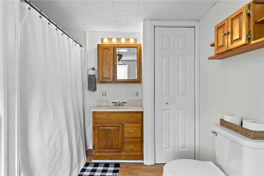 2nd Floor Main Bathroom