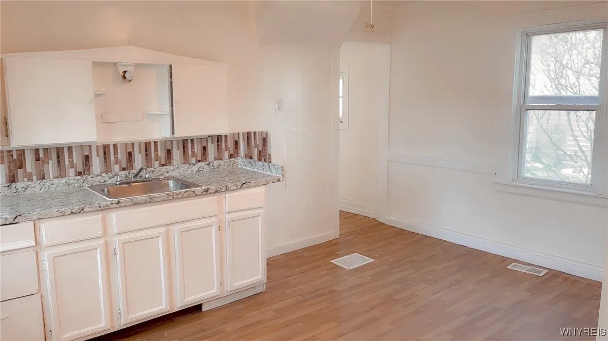 455 Monroe Street, Buffalo, New York 14212, Buffalo, New York 14212, 4 Bedrooms Bedrooms, 7 Rooms Rooms,2 BathroomsBathrooms,Residential,For Sale,455 Monroe Street, Buffalo, New York 14212,B1610330