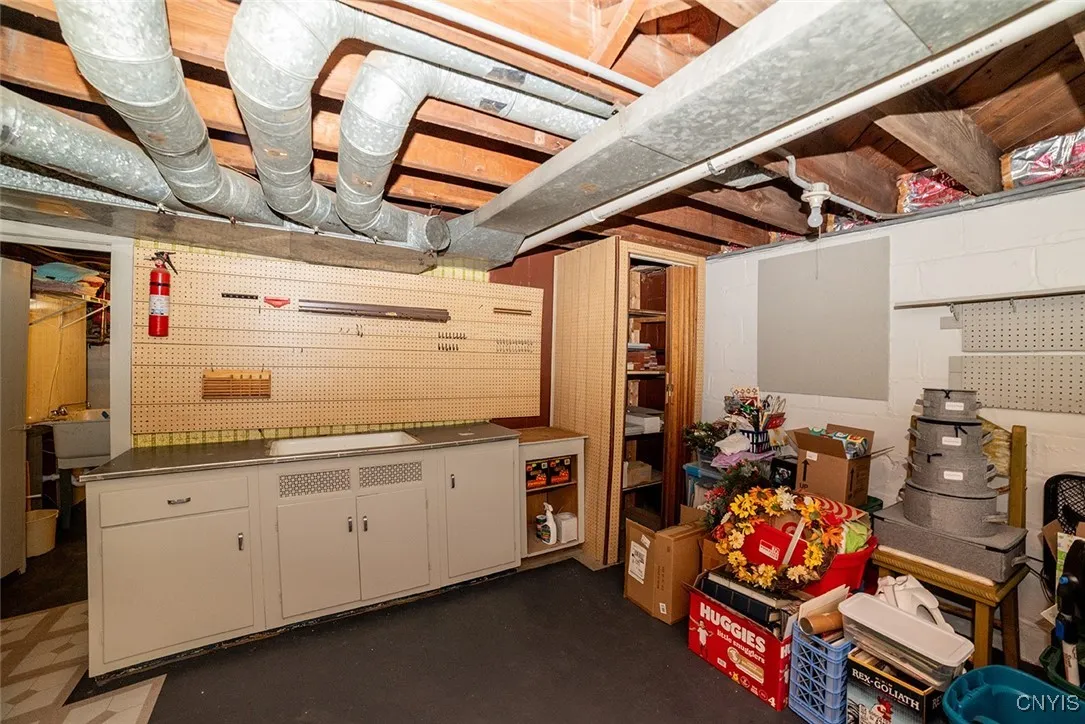 330 Wellesley Road, Syracuse, New York 13207, Syracuse, New York 13207, 4 Bedrooms Bedrooms, 10 Rooms Rooms,3 BathroomsBathrooms,Residential,Closed,330 Wellesley Road, Syracuse, New York 13207,S1609564