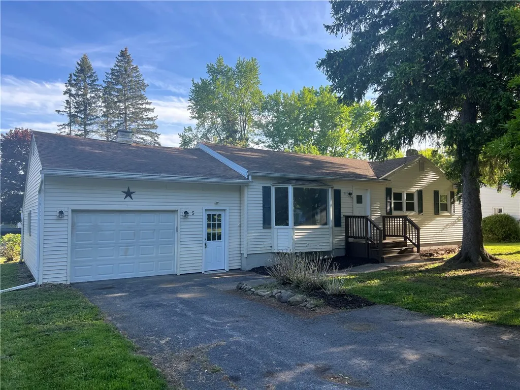 5 Ivamae Drive, Chili, New York 14514, Chili, New York 14514, 3 Bedrooms Bedrooms, 5 Rooms Rooms,1 BathroomBathrooms,Residential,Closed,5 Ivamae Drive, Chili, New York 14514,R1607951