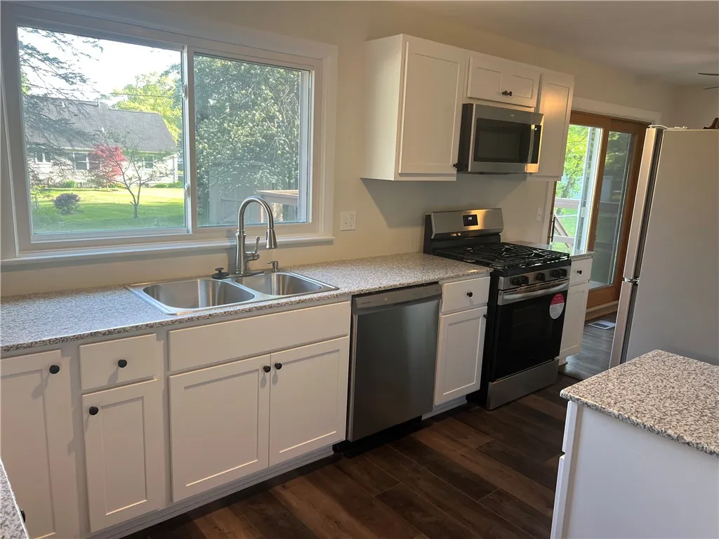 5 Ivamae Drive, Chili, New York 14514, Chili, New York 14514, 3 Bedrooms Bedrooms, 5 Rooms Rooms,1 BathroomBathrooms,Residential,Closed,5 Ivamae Drive, Chili, New York 14514,R1607951