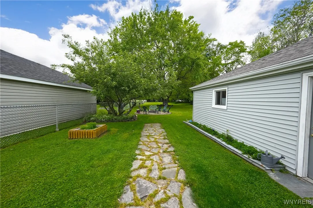 4342 Abbott Parkway, Hamburg, New York 14219, Hamburg, New York 14219, 2 Bedrooms Bedrooms, 5 Rooms Rooms,1 BathroomBathrooms,Residential,Closed,4342 Abbott Parkway, Hamburg, New York 14219,B1609915