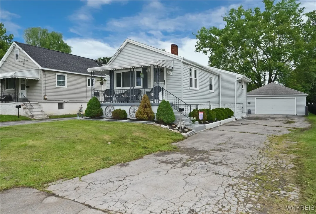4342 Abbott Parkway, Hamburg, New York 14219, Hamburg, New York 14219, 2 Bedrooms Bedrooms, 5 Rooms Rooms,1 BathroomBathrooms,Residential,Closed,4342 Abbott Parkway, Hamburg, New York 14219,B1609915