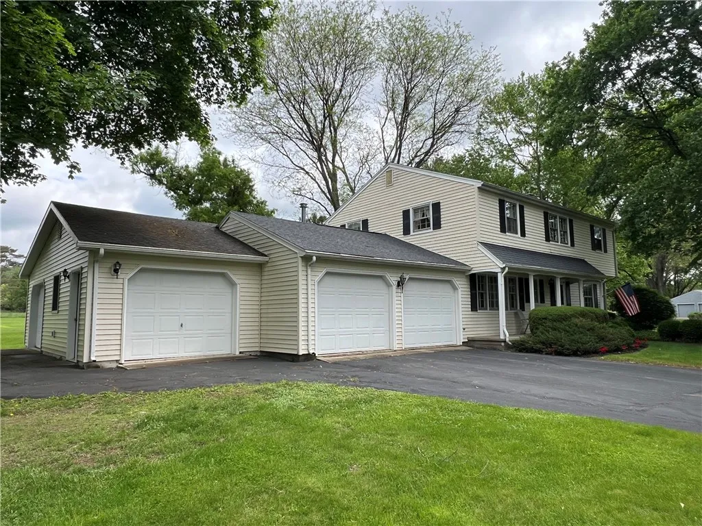 3 Car Attached Garage