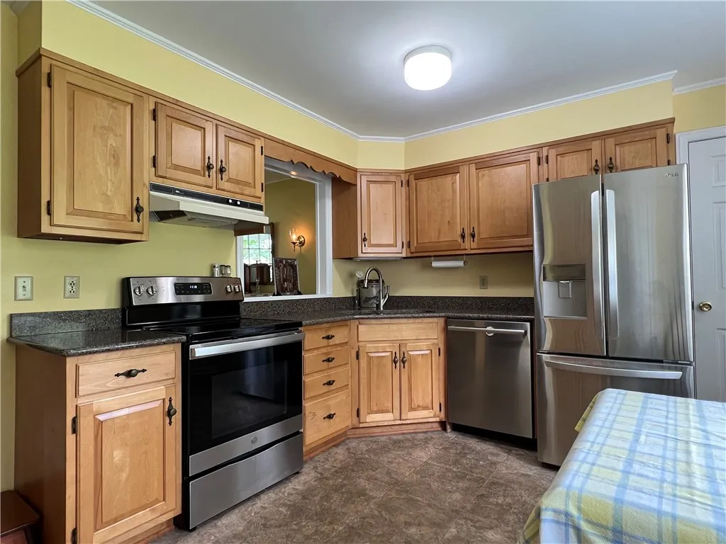 183 Davenport Road, Big Flats, New York 14814, Big Flats, New York 14814, 4 Bedrooms Bedrooms, 9 Rooms Rooms,2 BathroomsBathrooms,Residential,For Sale,183 Davenport Road, Big Flats, New York 14814,R1608476