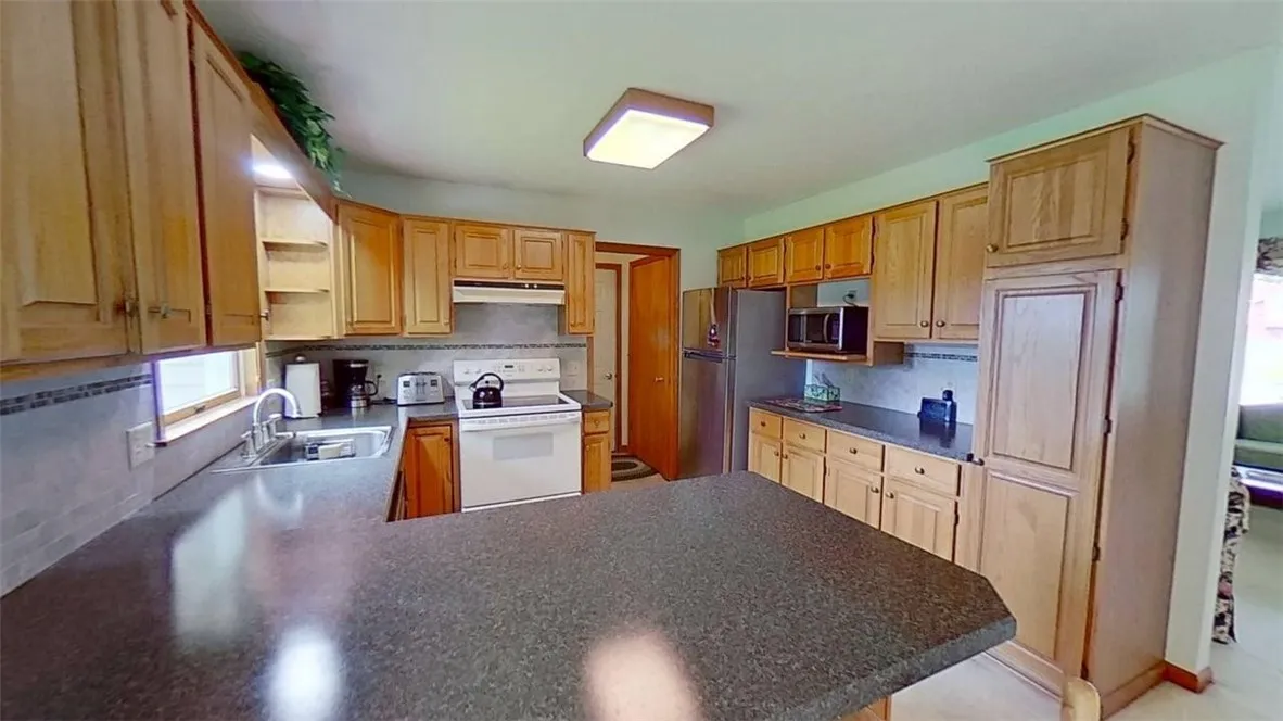 11 Orchard Park Drive, Geneva-town, New York 14456, Geneva Town, New York 14456, 3 Bedrooms Bedrooms, 7 Rooms Rooms,2 BathroomsBathrooms,Residential,Closed,11 Orchard Park Drive, Geneva-town, New York 14456,R1610434