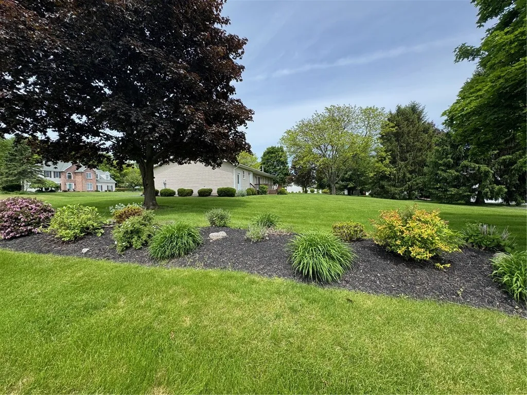 11 Orchard Park Drive, Geneva-town, New York 14456, Geneva Town, New York 14456, 3 Bedrooms Bedrooms, 7 Rooms Rooms,2 BathroomsBathrooms,Residential,Closed,11 Orchard Park Drive, Geneva-town, New York 14456,R1610434