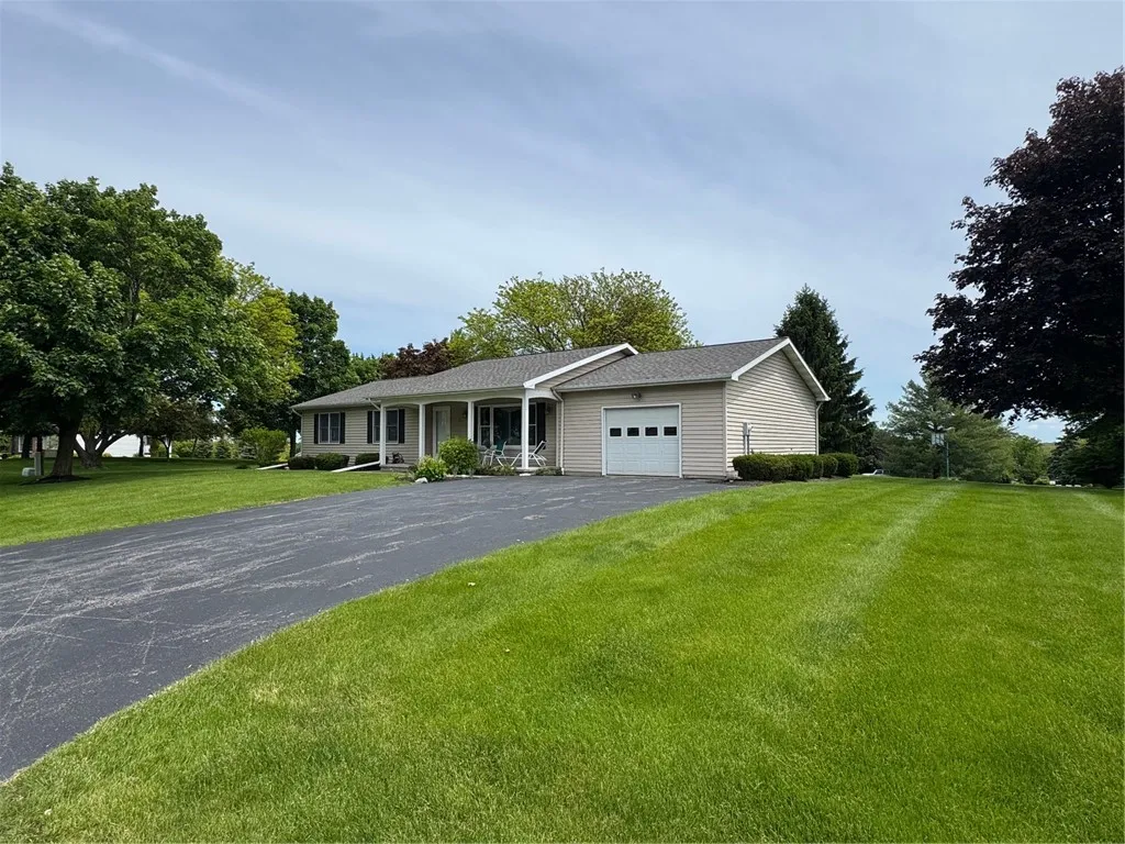 11 Orchard Park Drive, Geneva-town, New York 14456, Geneva Town, New York 14456, 3 Bedrooms Bedrooms, 7 Rooms Rooms,2 BathroomsBathrooms,Residential,Closed,11 Orchard Park Drive, Geneva-town, New York 14456,R1610434