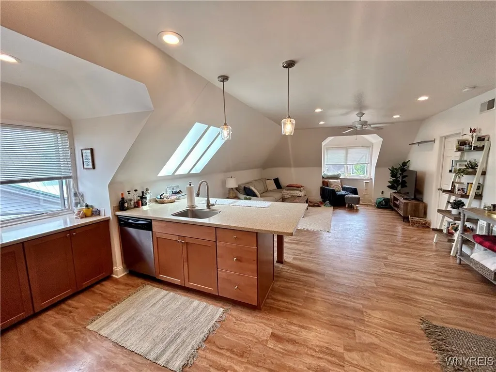 295 Summer Street 8, Buffalo, New York 14222, Buffalo, New York 14222, 2 Bedrooms Bedrooms, 4 Rooms Rooms,1 BathroomBathrooms,Residential Lease,Closed,295 Summer Street 8, Buffalo, New York 14222,B1610480