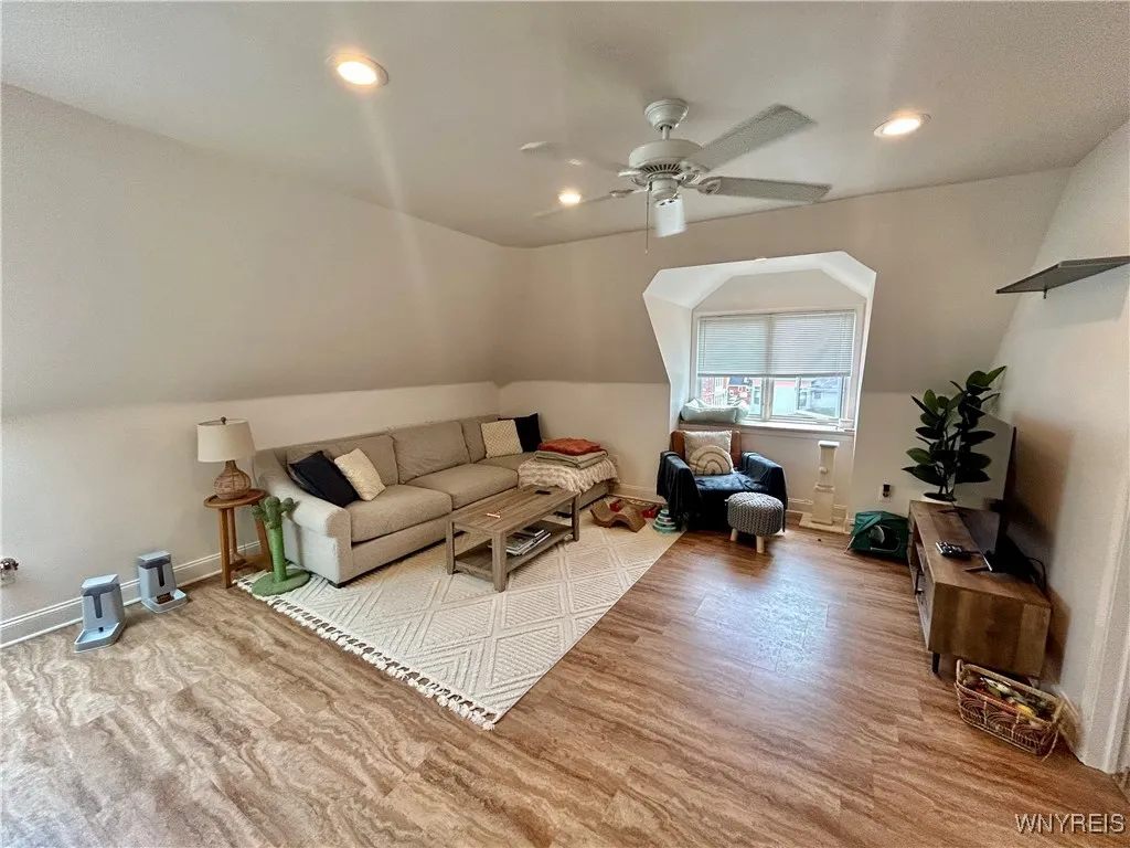 295 Summer Street 8, Buffalo, New York 14222, Buffalo, New York 14222, 2 Bedrooms Bedrooms, 4 Rooms Rooms,1 BathroomBathrooms,Residential Lease,Closed,295 Summer Street 8, Buffalo, New York 14222,B1610480