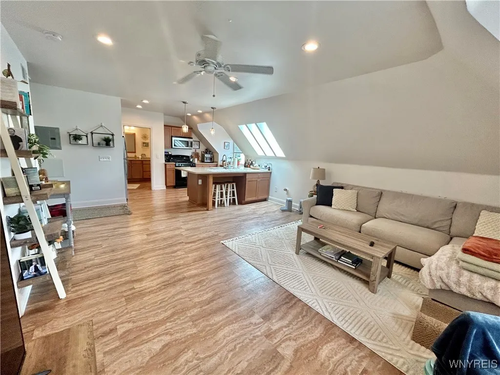 295 Summer Street 8, Buffalo, New York 14222, Buffalo, New York 14222, 2 Bedrooms Bedrooms, 4 Rooms Rooms,1 BathroomBathrooms,Residential Lease,Closed,295 Summer Street 8, Buffalo, New York 14222,B1610480