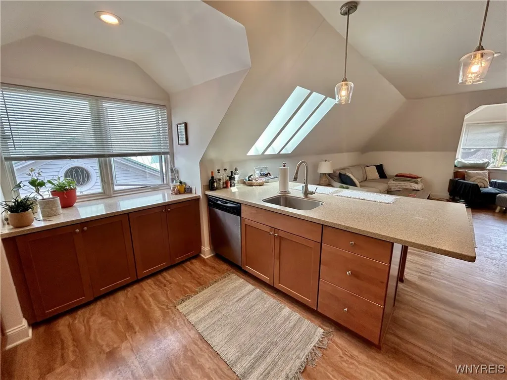 295 Summer Street 8, Buffalo, New York 14222, Buffalo, New York 14222, 2 Bedrooms Bedrooms, 4 Rooms Rooms,1 BathroomBathrooms,Residential Lease,Closed,295 Summer Street 8, Buffalo, New York 14222,B1610480