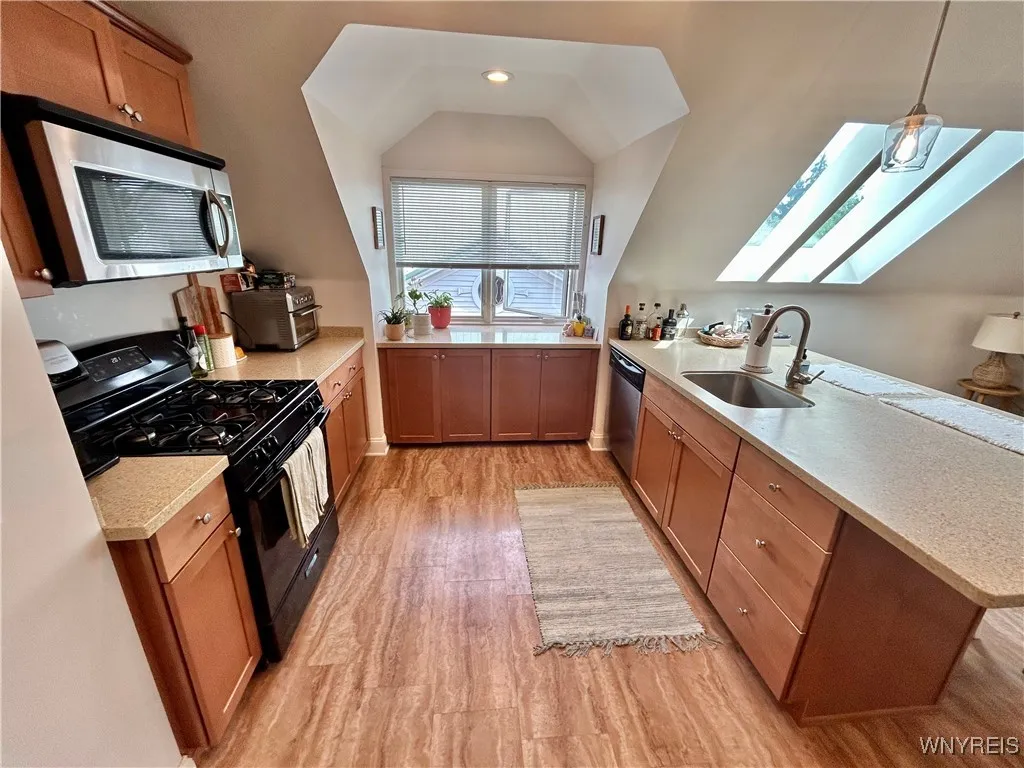 295 Summer Street 8, Buffalo, New York 14222, Buffalo, New York 14222, 2 Bedrooms Bedrooms, 4 Rooms Rooms,1 BathroomBathrooms,Residential Lease,Closed,295 Summer Street 8, Buffalo, New York 14222,B1610480