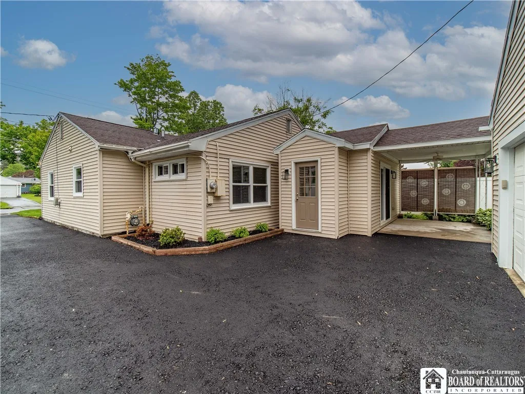 413 Chautauqua Avenue, Jamestown, New York 14701, Jamestown, New York 14701, 3 Bedrooms Bedrooms, 8 Rooms Rooms,1 BathroomBathrooms,Residential,Closed,413 Chautauqua Avenue, Jamestown, New York 14701,R1610501