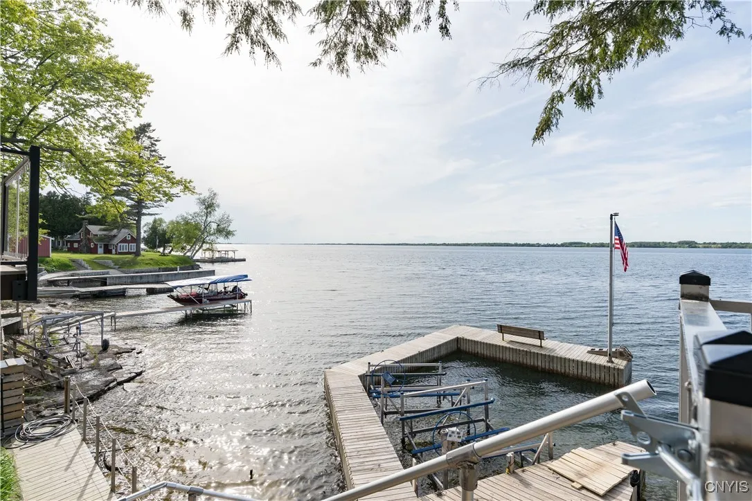 Property comes w/a boat slip