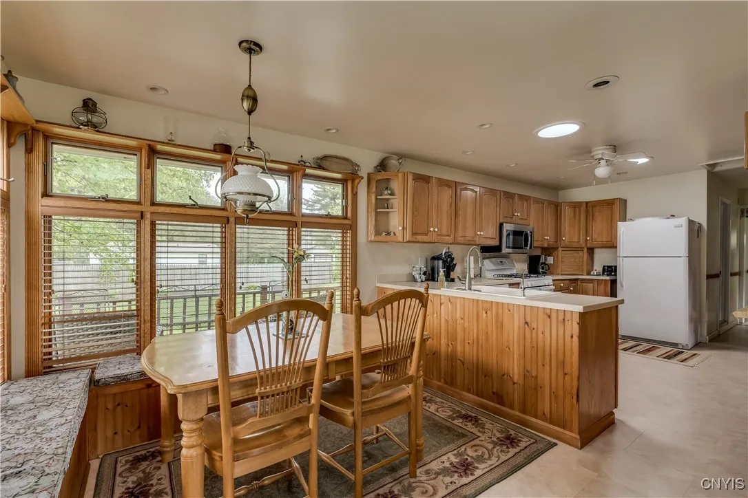 36037 Rt-12e, Cape Vincent, New York 13618, Cape Vincent, New York 13618, 3 Bedrooms Bedrooms, 8 Rooms Rooms,2 BathroomsBathrooms,Residential,Closed,36037 Rt-12e, Cape Vincent, New York 13618,S1610500