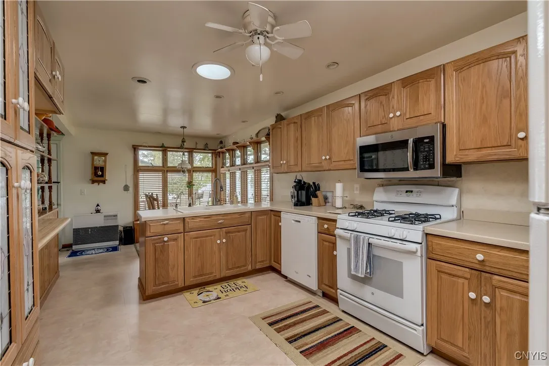 36037 Rt-12e, Cape Vincent, New York 13618, Cape Vincent, New York 13618, 3 Bedrooms Bedrooms, 8 Rooms Rooms,2 BathroomsBathrooms,Residential,Closed,36037 Rt-12e, Cape Vincent, New York 13618,S1610500