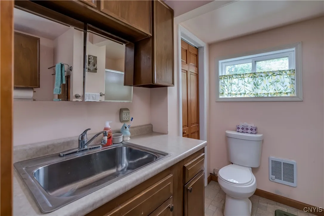 36037 Rt-12e, Cape Vincent, New York 13618, Cape Vincent, New York 13618, 3 Bedrooms Bedrooms, 8 Rooms Rooms,2 BathroomsBathrooms,Residential,Closed,36037 Rt-12e, Cape Vincent, New York 13618,S1610500