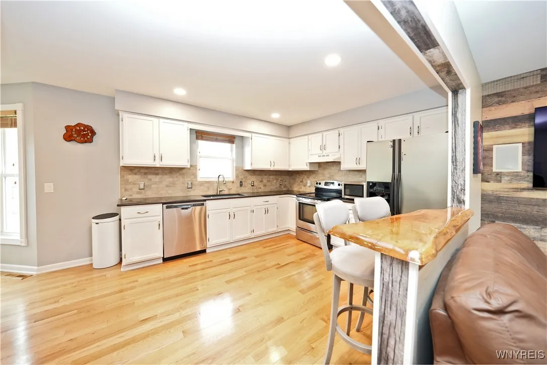 4302 Manor Lane, Hamburg, New York 14075, Hamburg, New York 14075, 3 Bedrooms Bedrooms, 7 Rooms Rooms,1 BathroomBathrooms,Residential,Closed,4302 Manor Lane, Hamburg, New York 14075,B1610444