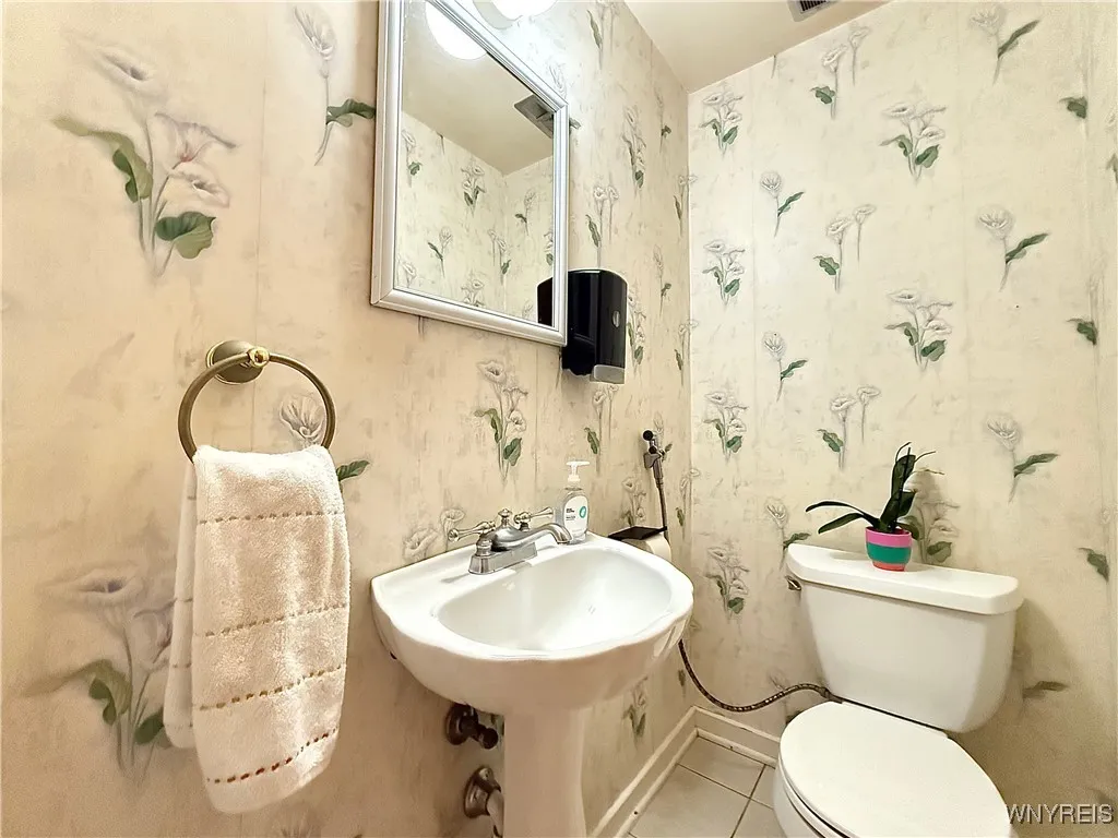 111 Patricia Drive, Tonawanda, New York 14150, Tonawanda, New York 14150, 4 Bedrooms Bedrooms, 7 Rooms Rooms,2 BathroomsBathrooms,Residential,Closed,111 Patricia Drive, Tonawanda, New York 14150,0,B1609333