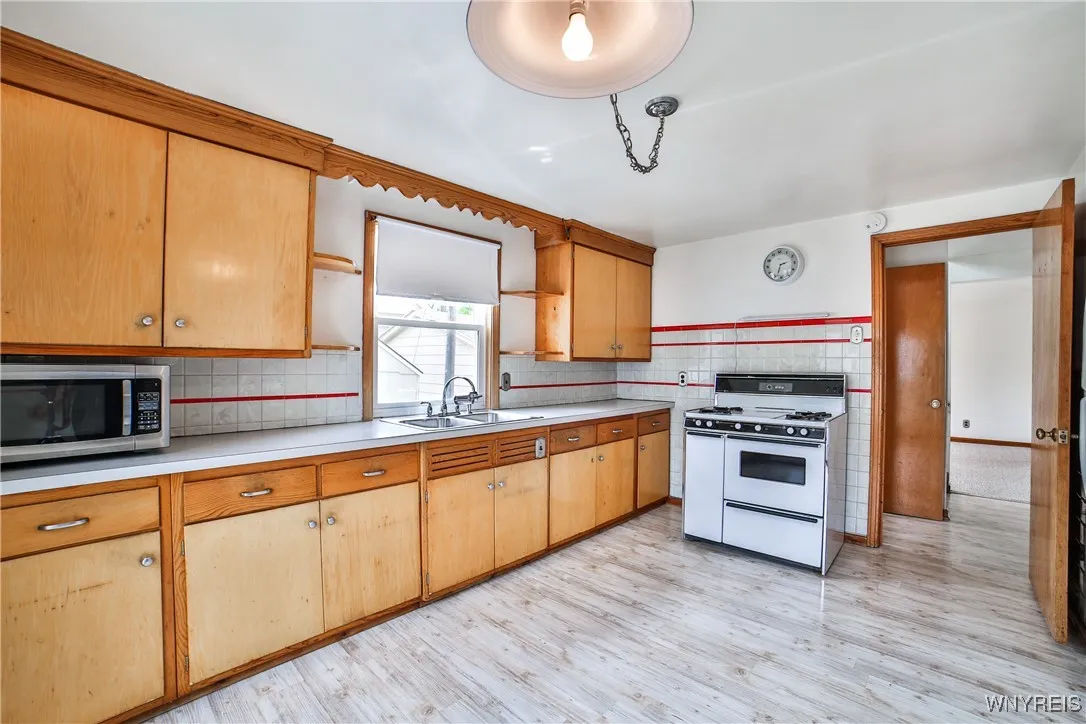 77 Tamarack Street, Buffalo, New York 14220, Buffalo, New York 14220, 3 Bedrooms Bedrooms, 6 Rooms Rooms,1 BathroomBathrooms,Residential,Closed,77 Tamarack Street, Buffalo, New York 14220,B1609818
