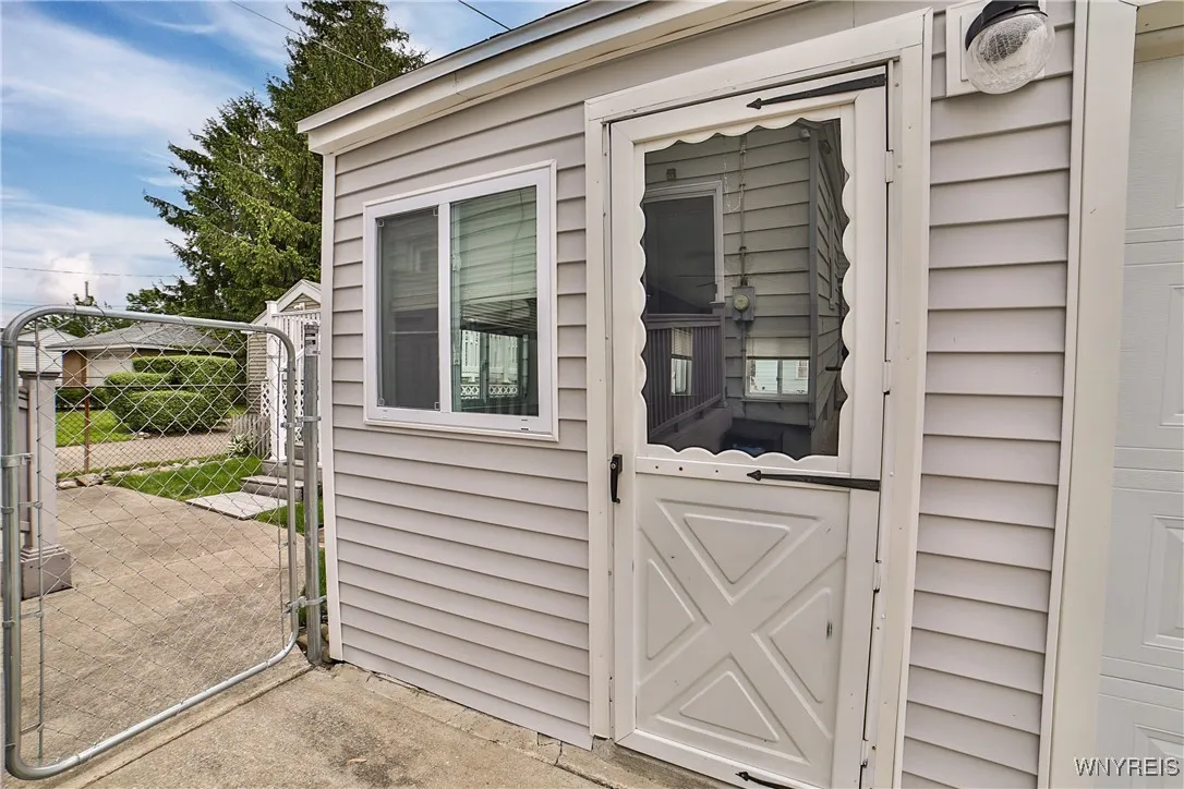 77 Tamarack Street, Buffalo, New York 14220, Buffalo, New York 14220, 3 Bedrooms Bedrooms, 6 Rooms Rooms,1 BathroomBathrooms,Residential,Closed,77 Tamarack Street, Buffalo, New York 14220,B1609818
