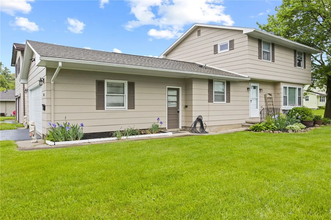 10 De Paul Drive, East Rochester, New York 14445, East Rochester, New York 14445, 3 Bedrooms Bedrooms, 7 Rooms Rooms,1 BathroomBathrooms,Residential,Closed,10 De Paul Drive, East Rochester, New York 14445,R1608143
