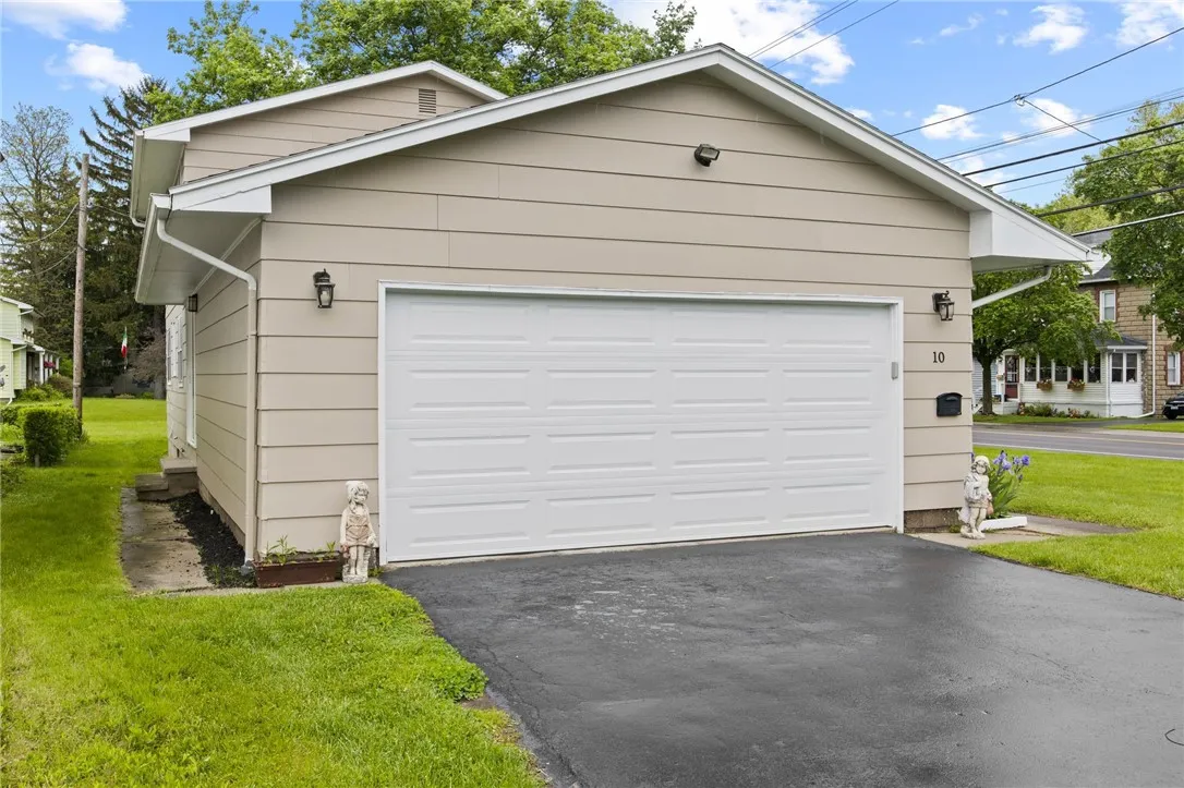 10 De Paul Drive, East Rochester, New York 14445, East Rochester, New York 14445, 3 Bedrooms Bedrooms, 7 Rooms Rooms,1 BathroomBathrooms,Residential,Closed,10 De Paul Drive, East Rochester, New York 14445,R1608143