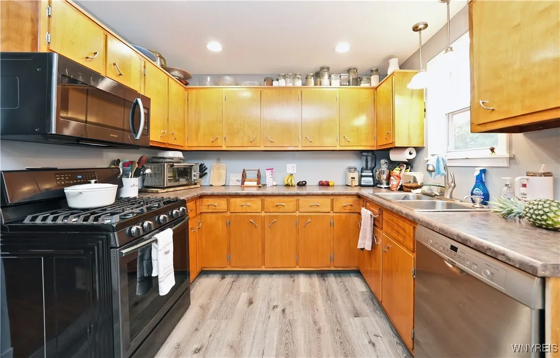 141 Baynes Street, Buffalo, New York 14213, Buffalo, New York 14213, 4 Bedrooms Bedrooms, 11 Rooms Rooms,1 BathroomBathrooms,Residential,Closed,141 Baynes Street, Buffalo, New York 14213,B1608945