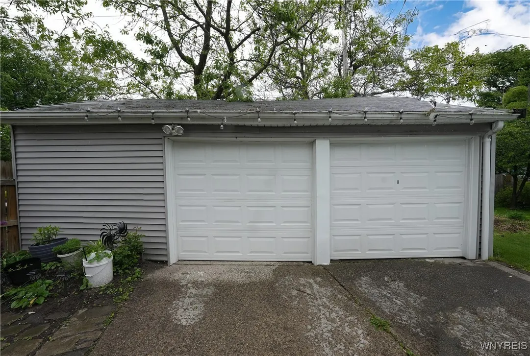 141 Baynes Street, Buffalo, New York 14213, Buffalo, New York 14213, 4 Bedrooms Bedrooms, 11 Rooms Rooms,1 BathroomBathrooms,Residential,Closed,141 Baynes Street, Buffalo, New York 14213,B1608945