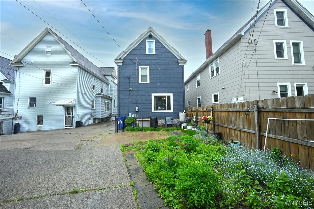 141 Baynes Street, Buffalo, New York 14213, Buffalo, New York 14213, 4 Bedrooms Bedrooms, 11 Rooms Rooms,1 BathroomBathrooms,Residential,Closed,141 Baynes Street, Buffalo, New York 14213,B1608945