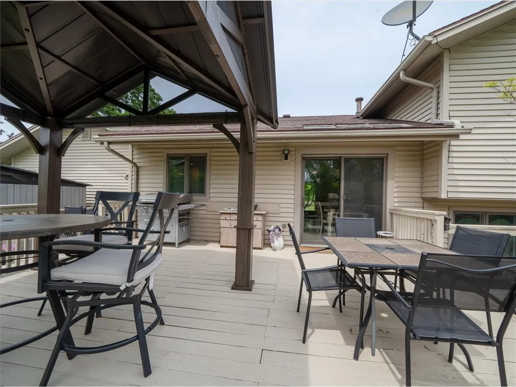 41 Essla Drive, Greece, New York 14612, Greece, New York 14612, 3 Bedrooms Bedrooms, 8 Rooms Rooms,2 BathroomsBathrooms,Residential,Closed,41 Essla Drive, Greece, New York 14612,R1610059