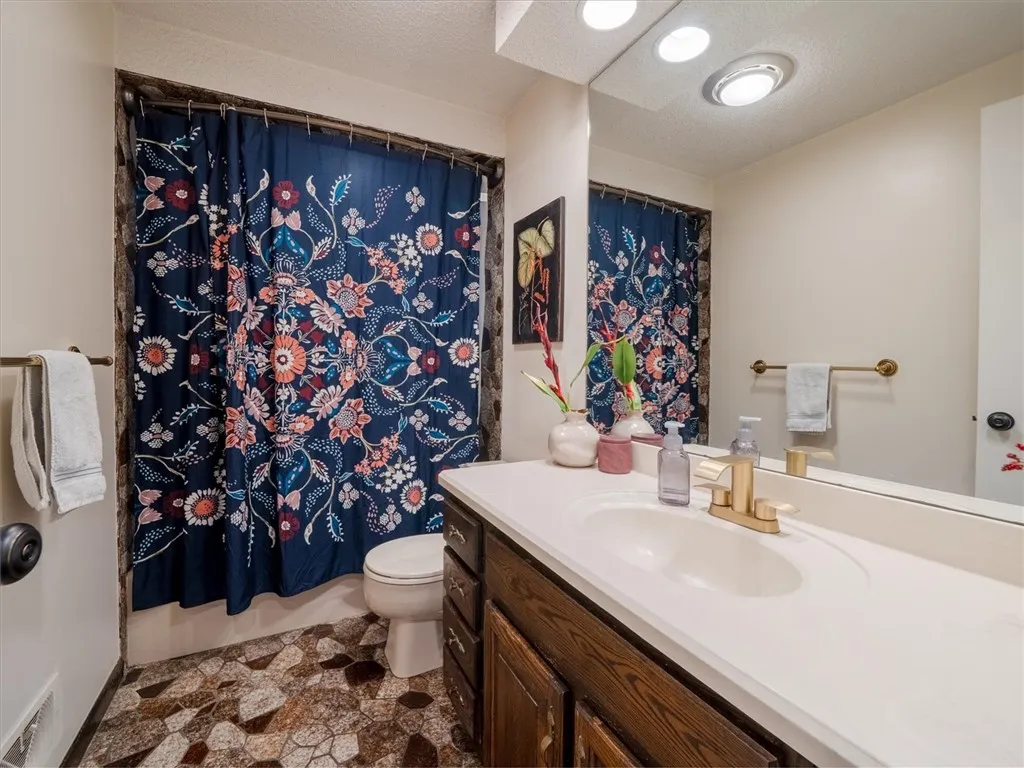 41 Essla Drive, Greece, New York 14612, Greece, New York 14612, 3 Bedrooms Bedrooms, 8 Rooms Rooms,2 BathroomsBathrooms,Residential,Closed,41 Essla Drive, Greece, New York 14612,R1610059