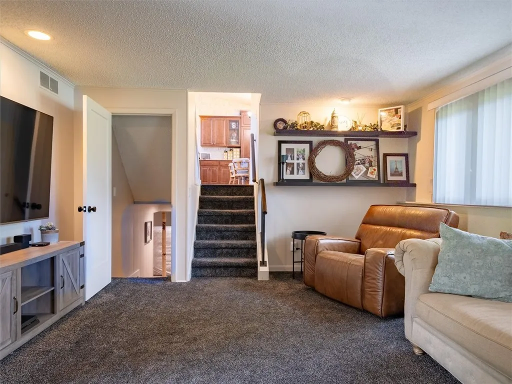 41 Essla Drive, Greece, New York 14612, Greece, New York 14612, 3 Bedrooms Bedrooms, 8 Rooms Rooms,2 BathroomsBathrooms,Residential,Closed,41 Essla Drive, Greece, New York 14612,R1610059