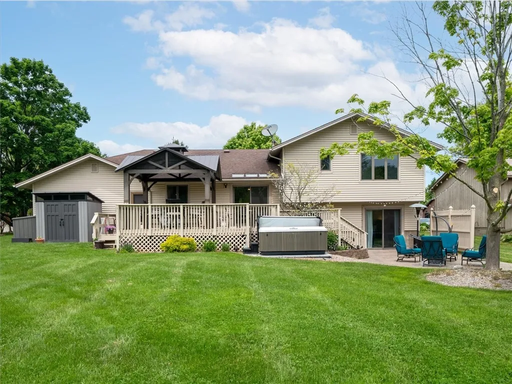 41 Essla Drive, Greece, New York 14612, Greece, New York 14612, 3 Bedrooms Bedrooms, 8 Rooms Rooms,2 BathroomsBathrooms,Residential,Closed,41 Essla Drive, Greece, New York 14612,R1610059