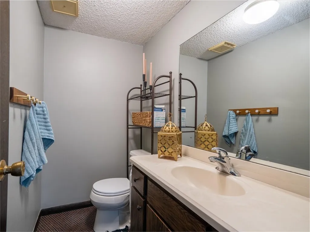41 Essla Drive, Greece, New York 14612, Greece, New York 14612, 3 Bedrooms Bedrooms, 8 Rooms Rooms,2 BathroomsBathrooms,Residential,Closed,41 Essla Drive, Greece, New York 14612,R1610059