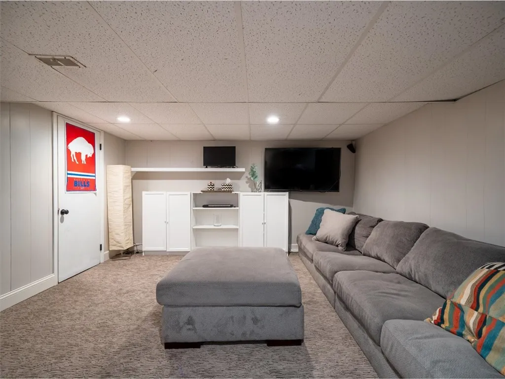 41 Essla Drive, Greece, New York 14612, Greece, New York 14612, 3 Bedrooms Bedrooms, 8 Rooms Rooms,2 BathroomsBathrooms,Residential,Closed,41 Essla Drive, Greece, New York 14612,R1610059