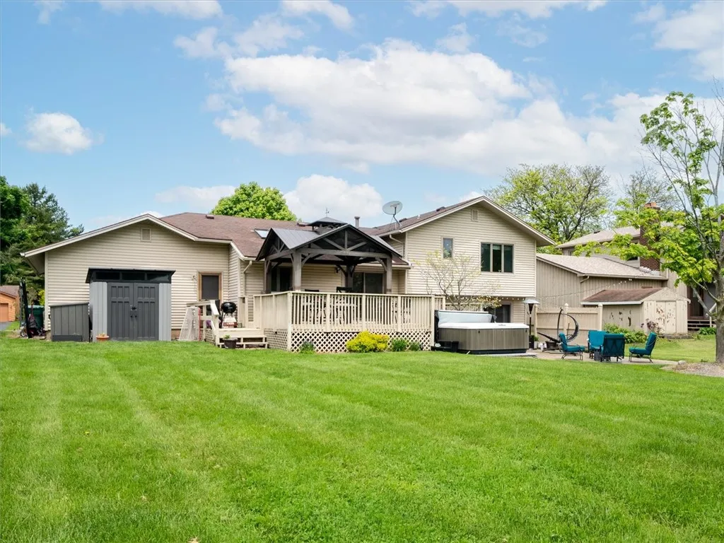 41 Essla Drive, Greece, New York 14612, Greece, New York 14612, 3 Bedrooms Bedrooms, 8 Rooms Rooms,2 BathroomsBathrooms,Residential,Closed,41 Essla Drive, Greece, New York 14612,R1610059