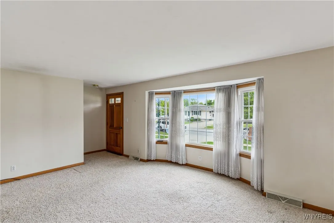 75 Greenmeadow Drive, West Seneca, New York 14224, West Seneca, New York 14224, 3 Bedrooms Bedrooms, 5 Rooms Rooms,1 BathroomBathrooms,Residential,Closed,75 Greenmeadow Drive, West Seneca, New York 14224,B1610616