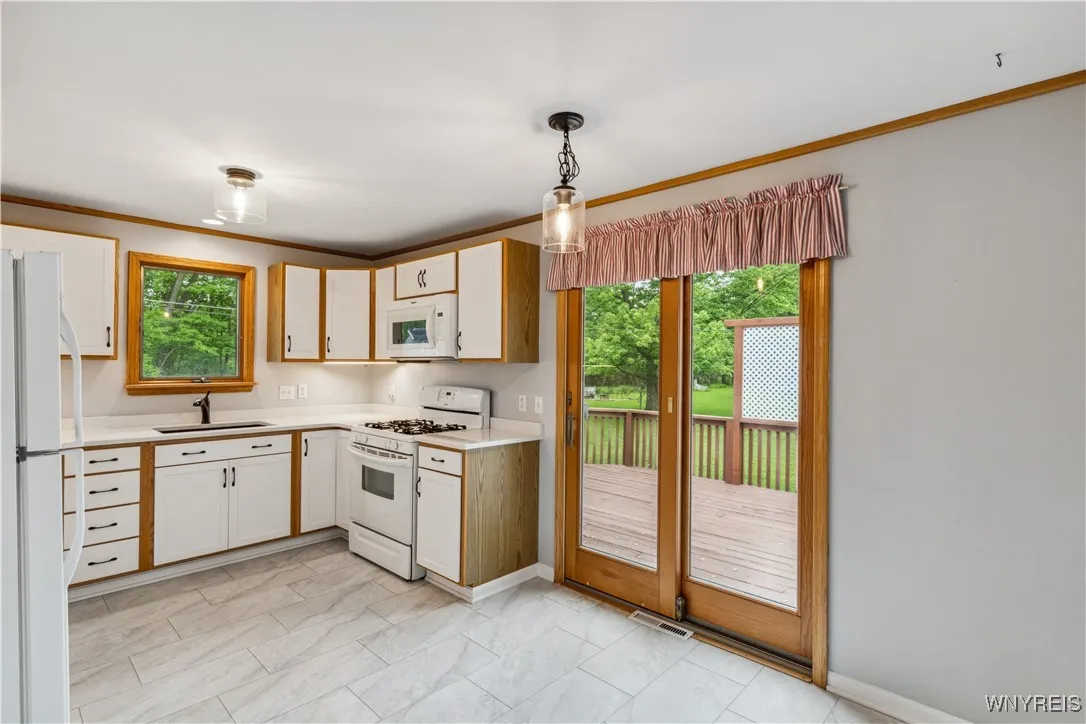 75 Greenmeadow Drive, West Seneca, New York 14224, West Seneca, New York 14224, 3 Bedrooms Bedrooms, 5 Rooms Rooms,1 BathroomBathrooms,Residential,Closed,75 Greenmeadow Drive, West Seneca, New York 14224,B1610616