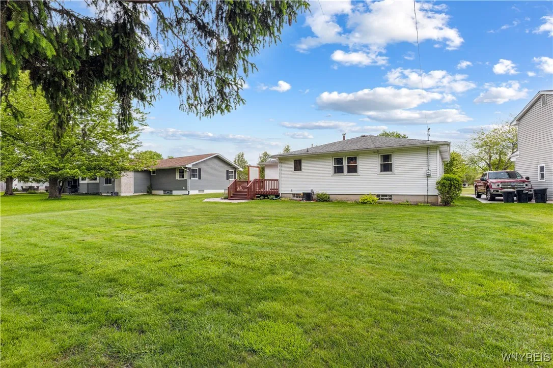 75 Greenmeadow Drive, West Seneca, New York 14224, West Seneca, New York 14224, 3 Bedrooms Bedrooms, 5 Rooms Rooms,1 BathroomBathrooms,Residential,Closed,75 Greenmeadow Drive, West Seneca, New York 14224,B1610616