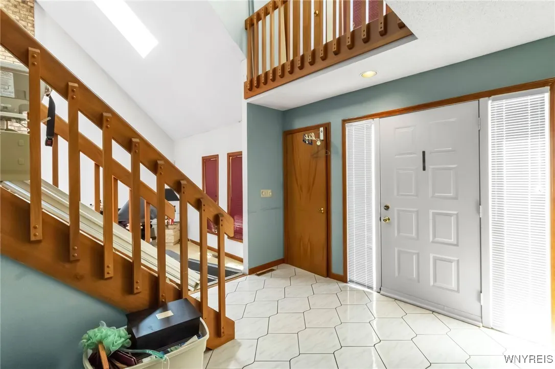 113 Meadow Spring Lane, Amherst, New York 14051, Amherst, New York 14051, 3 Bedrooms Bedrooms, 11 Rooms Rooms,2 BathroomsBathrooms,Residential,Closed,113 Meadow Spring Lane, Amherst, New York 14051,0,B1610092