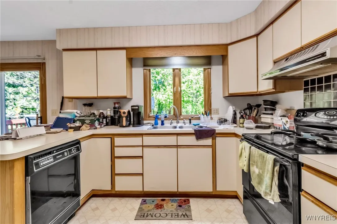 113 Meadow Spring Lane, Amherst, New York 14051, Amherst, New York 14051, 3 Bedrooms Bedrooms, 11 Rooms Rooms,2 BathroomsBathrooms,Residential,Closed,113 Meadow Spring Lane, Amherst, New York 14051,0,B1610092