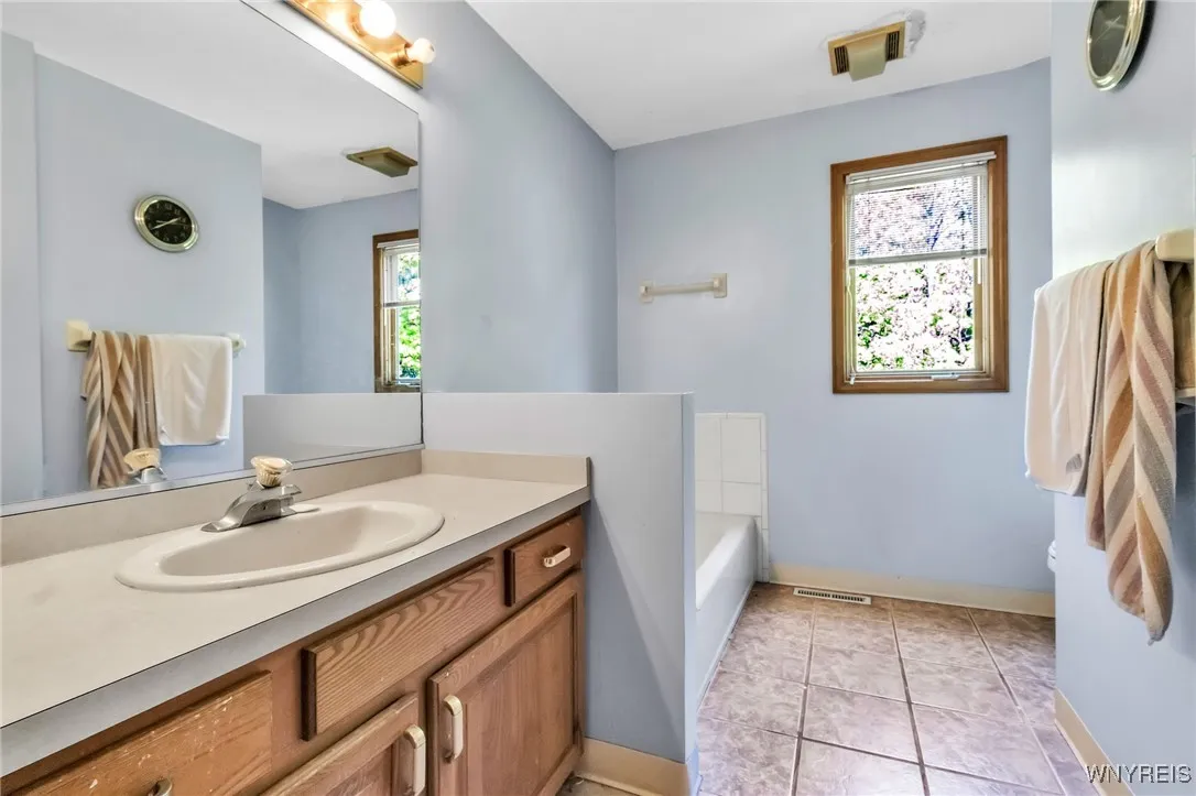 113 Meadow Spring Lane, Amherst, New York 14051, Amherst, New York 14051, 3 Bedrooms Bedrooms, 11 Rooms Rooms,2 BathroomsBathrooms,Residential,Closed,113 Meadow Spring Lane, Amherst, New York 14051,0,B1610092