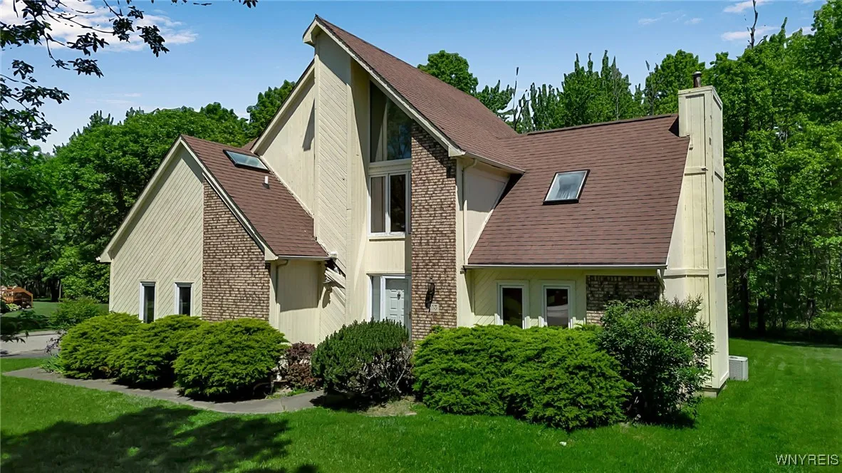 113 Meadow Spring Lane, Amherst, New York 14051, Amherst, New York 14051, 3 Bedrooms Bedrooms, 11 Rooms Rooms,2 BathroomsBathrooms,Residential,Closed,113 Meadow Spring Lane, Amherst, New York 14051,0,B1610092