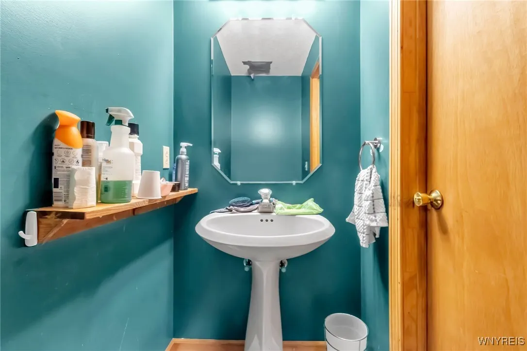 113 Meadow Spring Lane, Amherst, New York 14051, Amherst, New York 14051, 3 Bedrooms Bedrooms, 11 Rooms Rooms,2 BathroomsBathrooms,Residential,Closed,113 Meadow Spring Lane, Amherst, New York 14051,0,B1610092