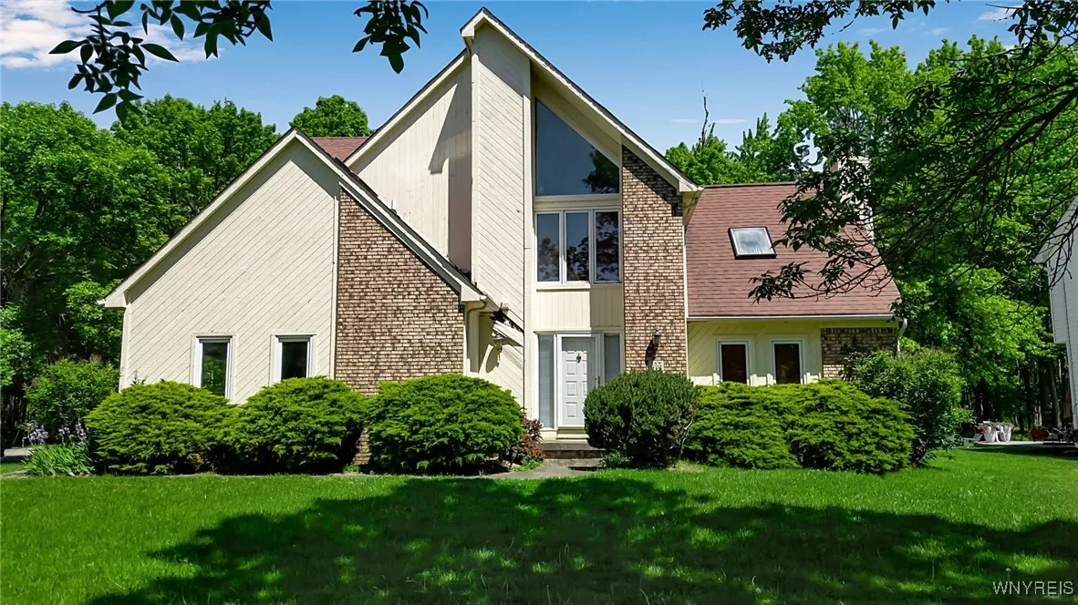 113 Meadow Spring Lane, Amherst, New York 14051, Amherst, New York 14051, 3 Bedrooms Bedrooms, 11 Rooms Rooms,2 BathroomsBathrooms,Residential,Closed,113 Meadow Spring Lane, Amherst, New York 14051,0,B1610092