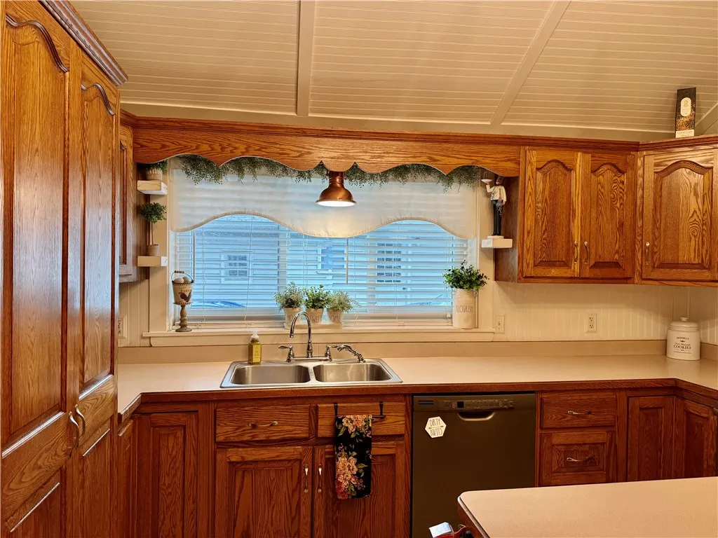 63 Wood Street, Canandaigua-city, New York 14424, Canandaigua City, New York 14424, 3 Bedrooms Bedrooms, 6 Rooms Rooms,2 BathroomsBathrooms,Residential,Closed,63 Wood Street, Canandaigua-city, New York 14424,R1608478