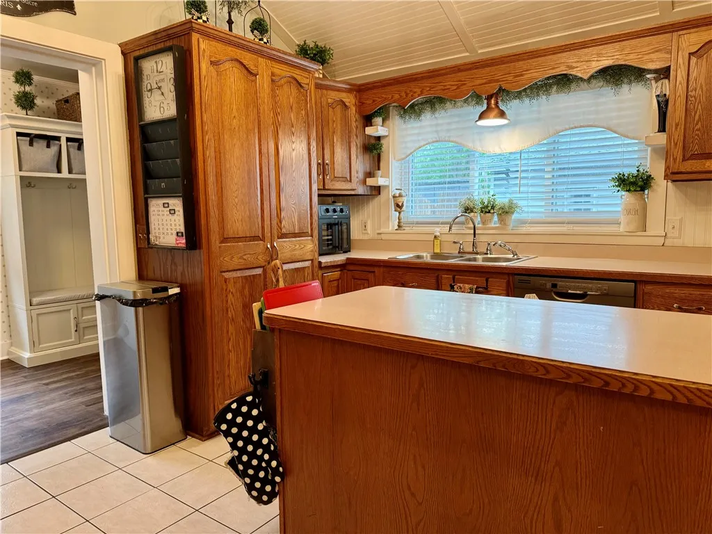 63 Wood Street, Canandaigua-city, New York 14424, Canandaigua City, New York 14424, 3 Bedrooms Bedrooms, 6 Rooms Rooms,2 BathroomsBathrooms,Residential,Closed,63 Wood Street, Canandaigua-city, New York 14424,R1608478